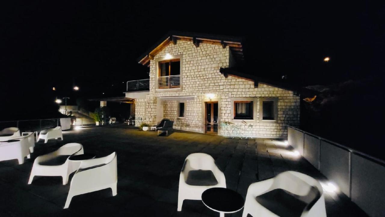 Vela Di Soleville Vista Con Ristorante E Pizzeria Sale Marasino