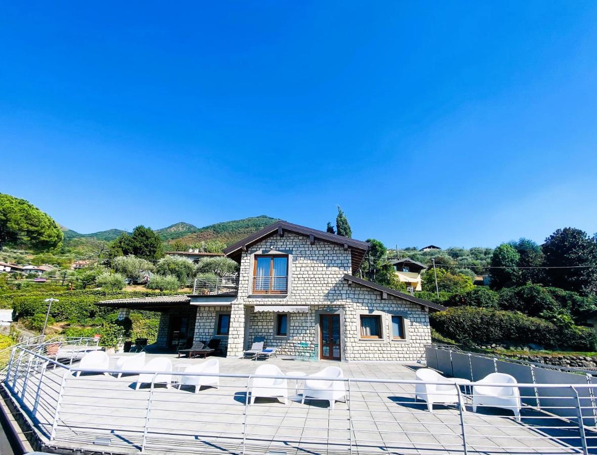 Vela Di Soleville Vista Con Ristorante E Pizzeria Sale Marasino