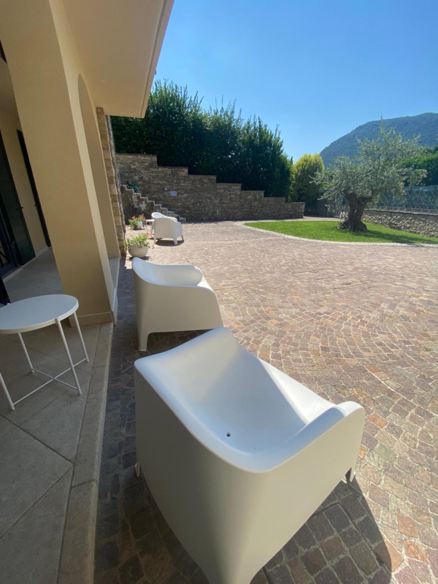 Vela Di Soleville Vista Con Ristorante E Pizzeria * Sale Marasino